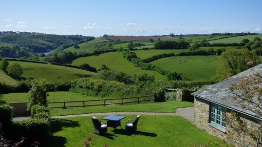 Outside garden and table setting at some luxury farm style cottages on the coast and countryside.